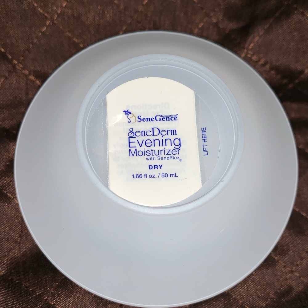 Senegence evening moisturizer for dry skin